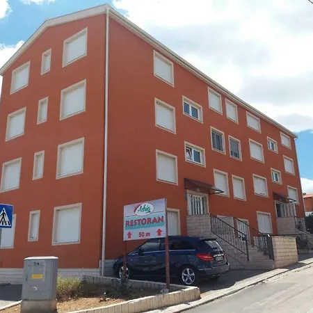 Petra Apartman *
